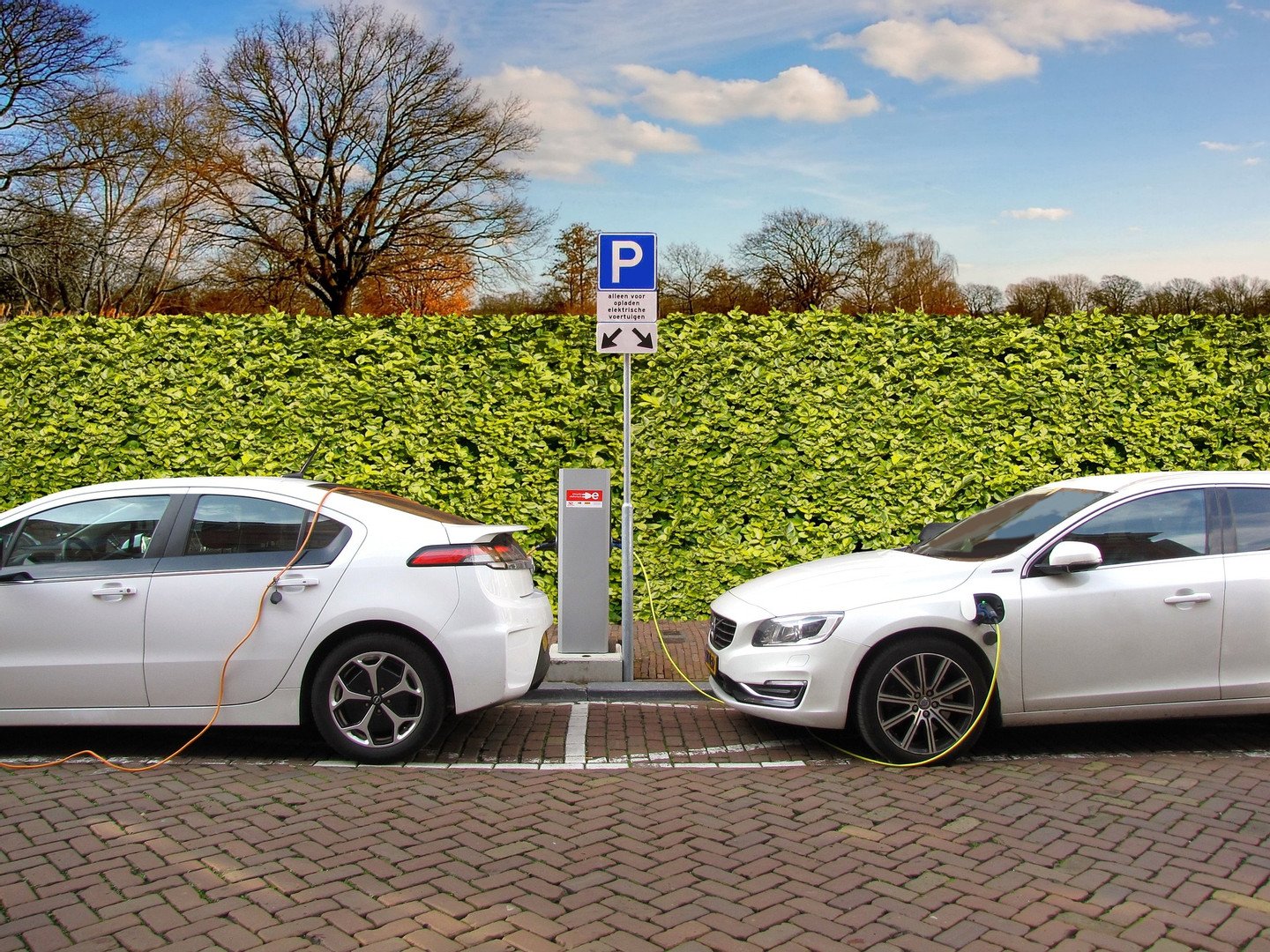electric-car-g7c77677cb_1920-pixabay