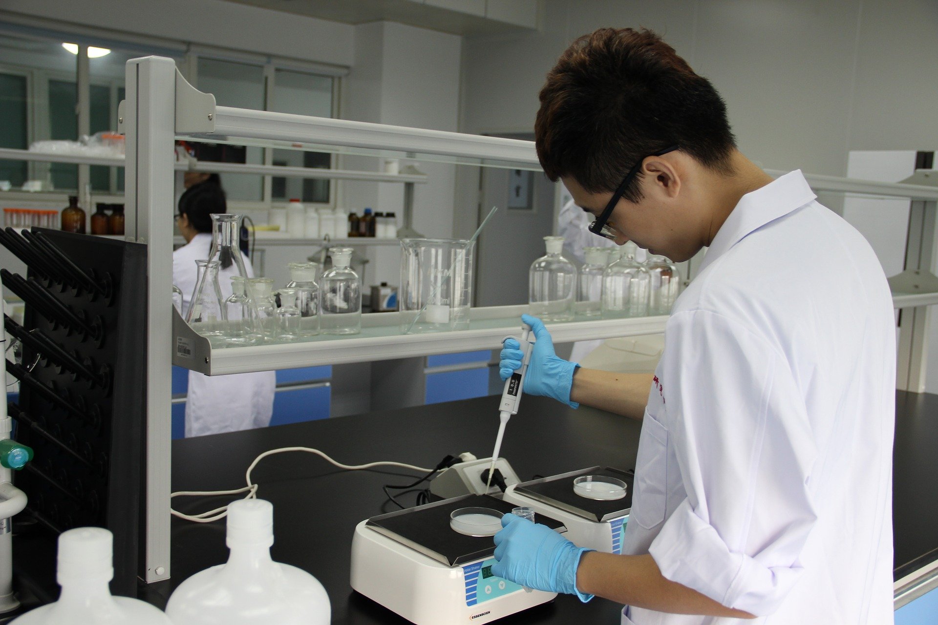 laboratory-1951228_1920-pixabay