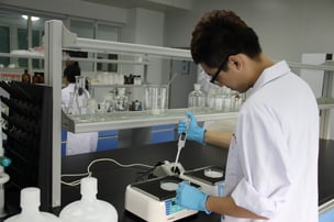 laboratory-1951228_1920-pixabay