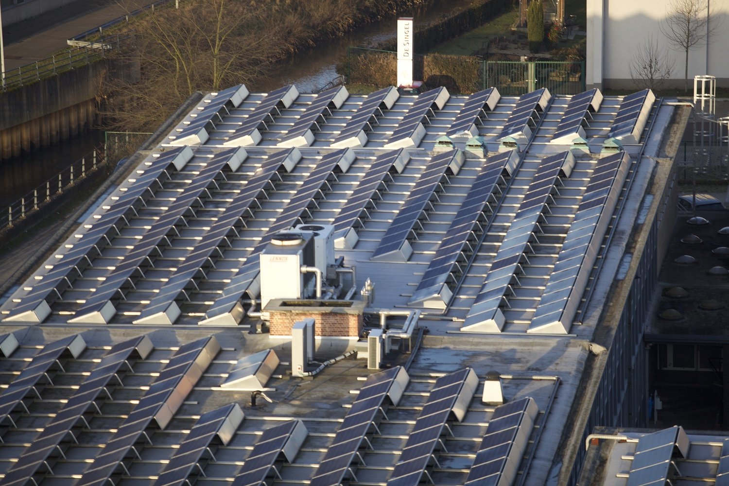 solar-panels-2836846_1920-pixabay